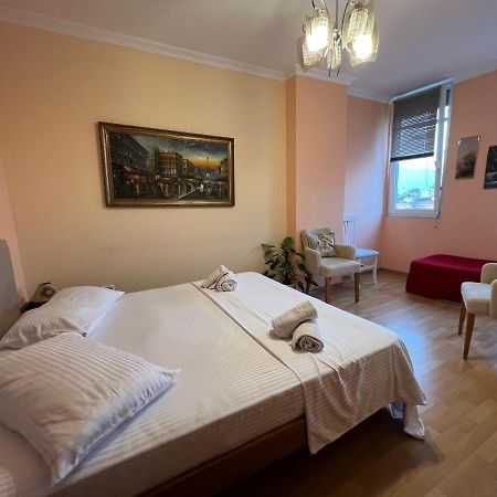 City Center Apartment In Шкодер Екстер'єр фото
