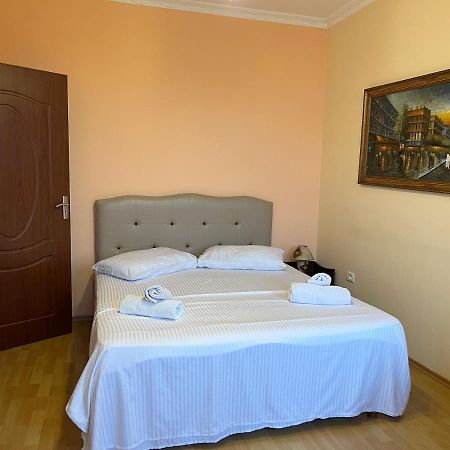 City Center Apartment In Шкодер Екстер'єр фото