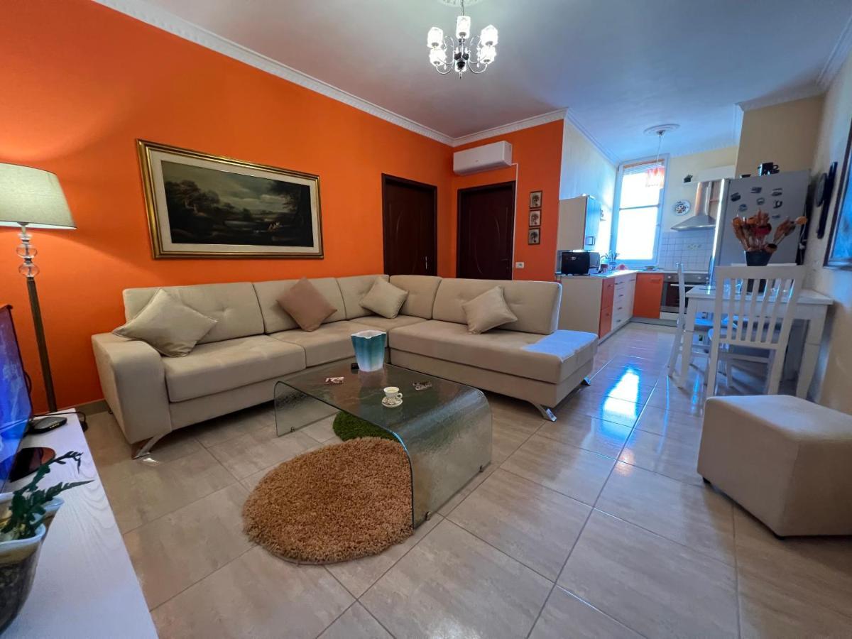 City Center Apartment In Шкодер Екстер'єр фото