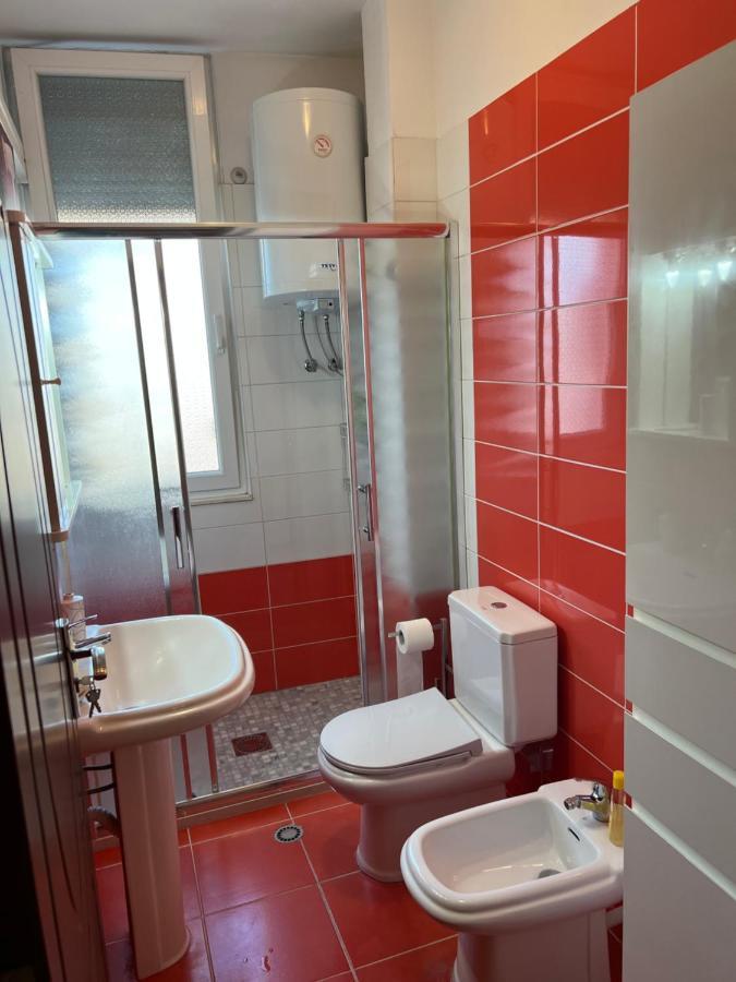 City Center Apartment In Шкодер Екстер'єр фото