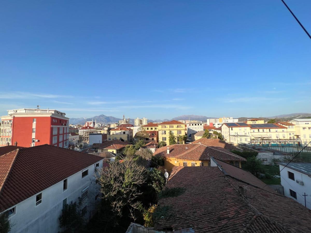 City Center Apartment In Шкодер Екстер'єр фото