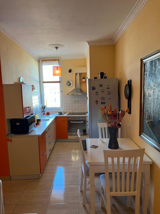 City Center Apartment In Шкодер Екстер'єр фото
