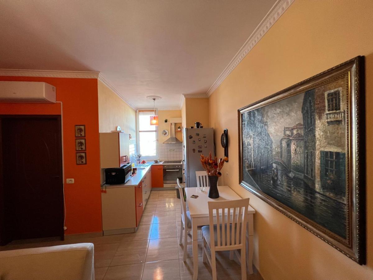 City Center Apartment In Шкодер Екстер'єр фото