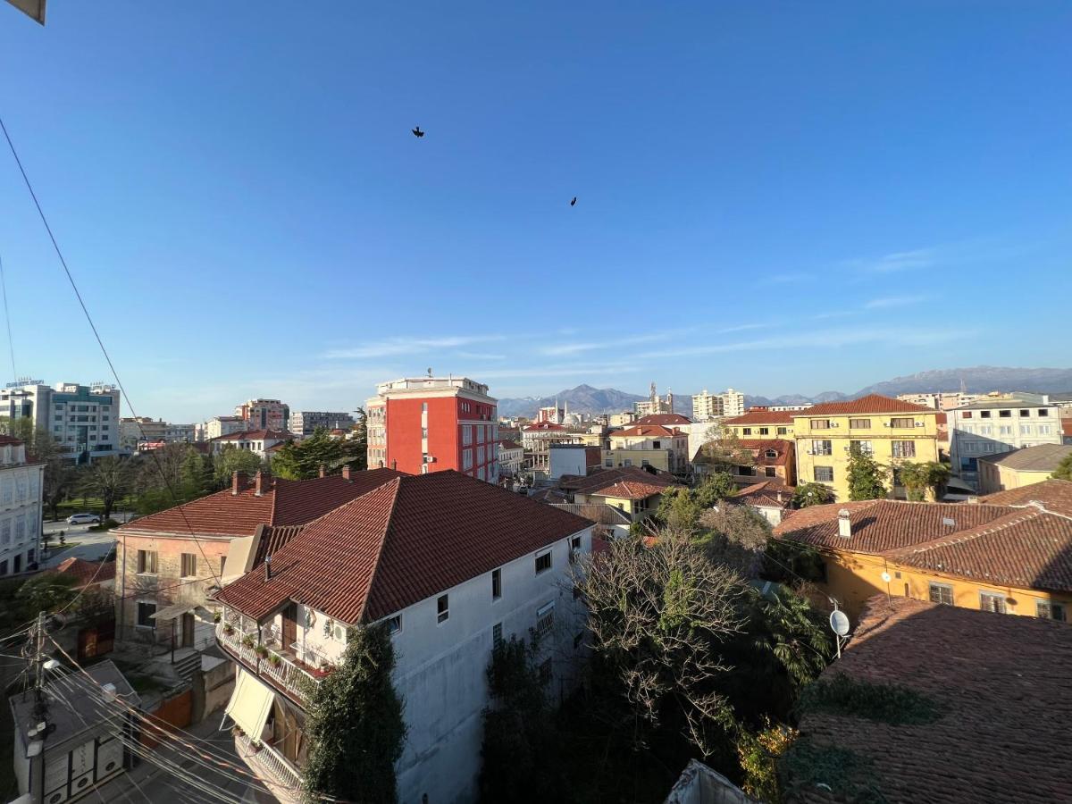 City Center Apartment In Шкодер Екстер'єр фото