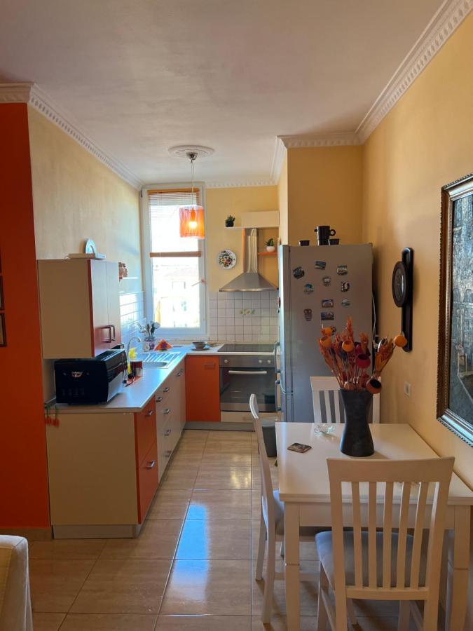 City Center Apartment In Шкодер Екстер'єр фото