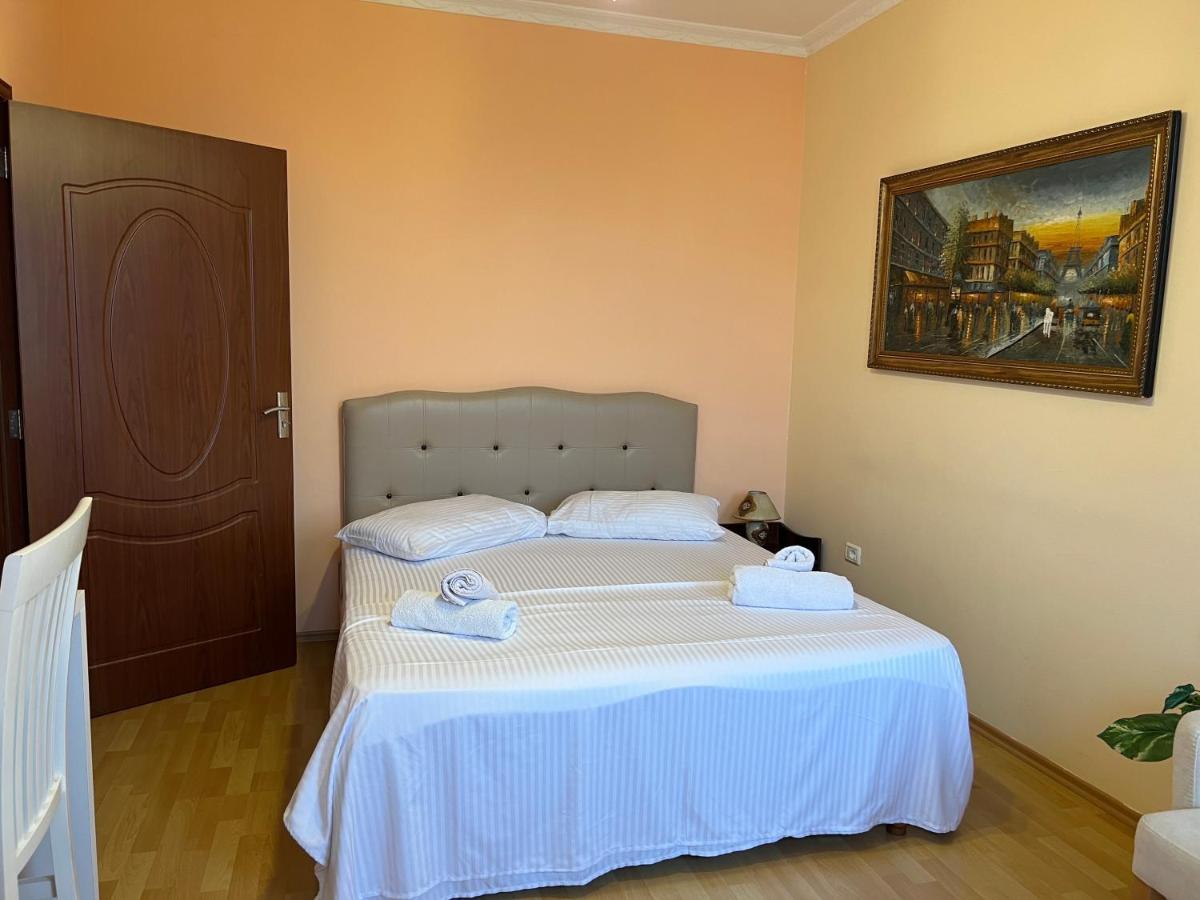 City Center Apartment In Шкодер Екстер'єр фото